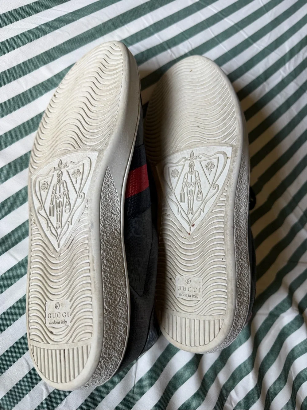 Gucci Men's Black Designer Logo Low-Top Sneakers with Red & Navy Stripe